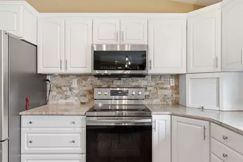 Kitchen - 16802 E Frederick Rd, Spokane, WA 99217 photo 6 of 7