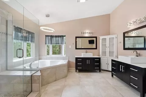 Bath - 16802 E Frederick Rd, Spokane, WA 99217 photo 2 of 4