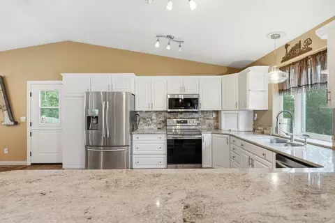 Kitchen - 16802 E Frederick Rd, Spokane, WA 99217 photo 7 of 7