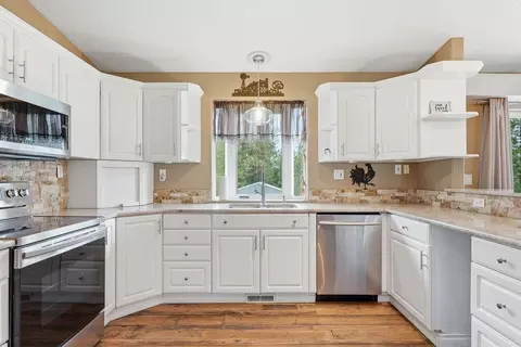Kitchen - 16802 E Frederick Rd, Spokane, WA 99217 photo 4 of 7