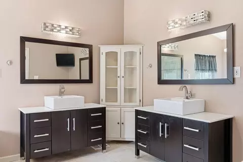 Bath - 16802 E Frederick Rd, Spokane, WA 99217 photo 3 of 4