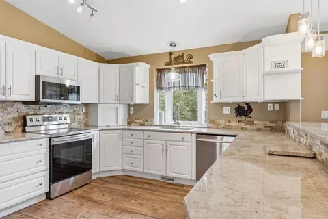 Kitchen - 16802 E Frederick Rd, Spokane, WA 99217 photo 5 of 7