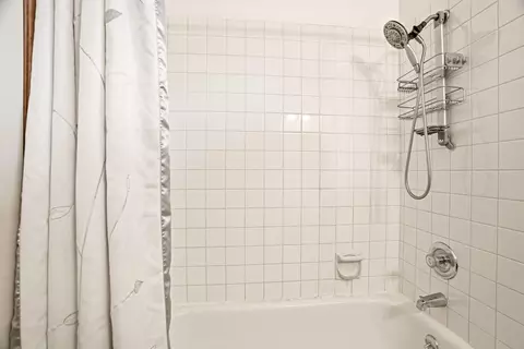 Bath - 1822 E 33rd Ave, Spokane, WA 99203 photo 3 of 5