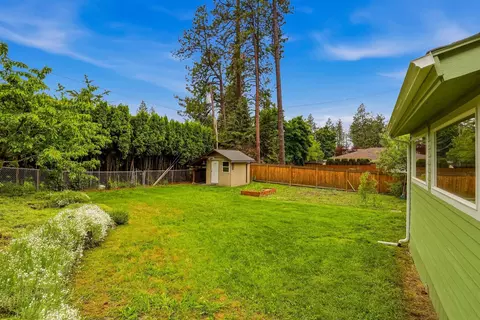 Exterior - 1822 E 33rd Ave, Spokane, WA 99203 photo 7 of 10