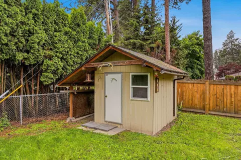 Exterior - 1822 E 33rd Ave, Spokane, WA 99203 photo 8 of 10