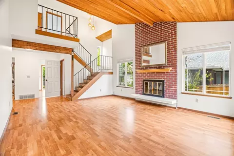 Living - 1822 E 33rd Ave, Spokane, WA 99203 photo 3 of 10