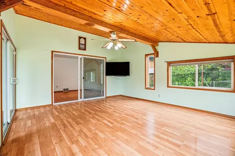Living - 1822 E 33rd Ave, Spokane, WA 99203 photo 10 of 10