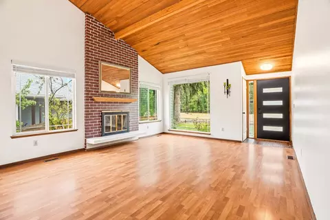 Living - 1822 E 33rd Ave, Spokane, WA 99203 photo 2 of 10