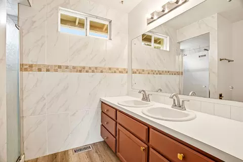 Bath - 1822 E 33rd Ave, Spokane, WA 99203 photo 1 of 5