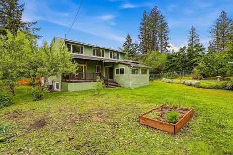 Exterior - 1822 E 33rd Ave, Spokane, WA 99203 photo 9 of 10