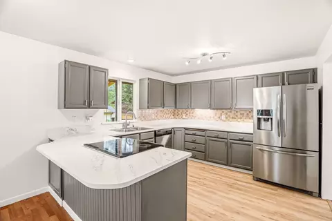 Kitchen - 1822 E 33rd Ave, Spokane, WA 99203 photo 3 of 4