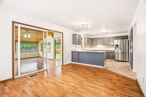 Living - 1822 E 33rd Ave, Spokane, WA 99203 photo 4 of 10