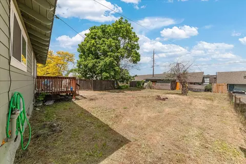 Exterior - 2917 E Marshall Ave, Spokane, WA 99207 photo 5 of 7
