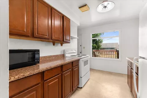 Kitchen - 2917 E Marshall Ave, Spokane, WA 99207 photo 2 of 2