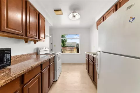 Kitchen - 2917 E Marshall Ave, Spokane, WA 99207 photo 1 of 2