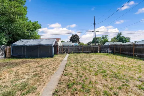 Exterior - 804 E Joseph Ave, Spokane, WA 99208 photo 5 of 8