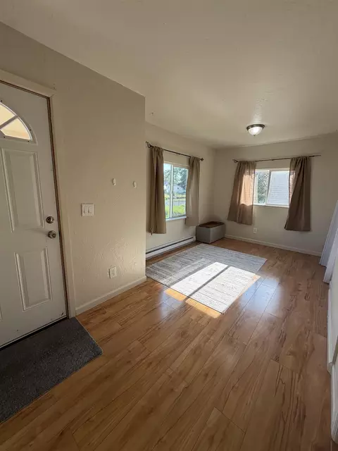 Entry Way - 915 Everett Ave, Spokane, WA 99207 photo 2 of 2