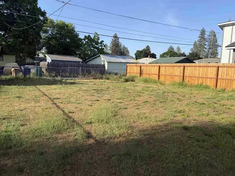 Exterior - 915 Everett Ave, Spokane, WA 99207 photo 3 of 3