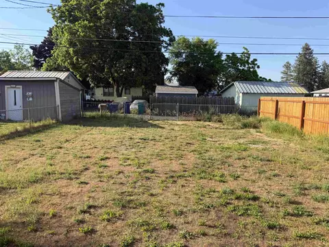 Exterior - 915 Everett Ave, Spokane, WA 99207 photo 2 of 3