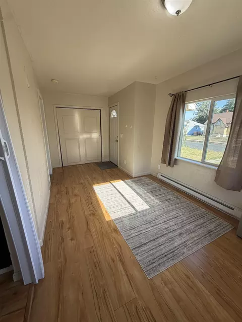 Entry Way - 915 Everett Ave, Spokane, WA 99207 photo 1 of 2