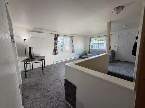 Living - 915 Everett Ave, Spokane, WA 99207 photo 2 of 2