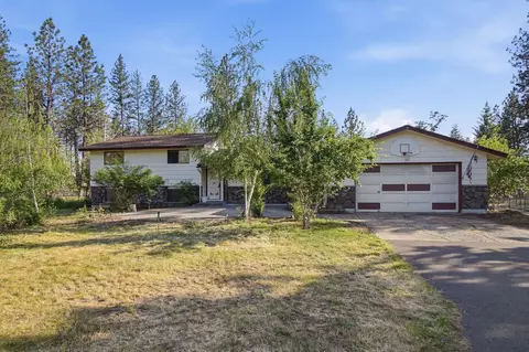 12425 W Meadowview Ln, Nine Mile Falls, WA 99026