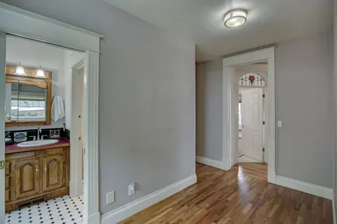 Entry Way - 2424 E 9th Ave, Spokane, WA 99202 photo 4 of 5