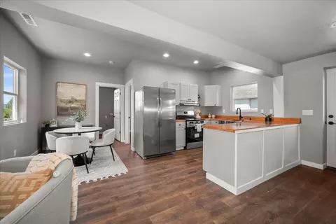 Entry Way - 7312 E 4th Ave, Spokane Valley, WA 99212 photo 1 of 2