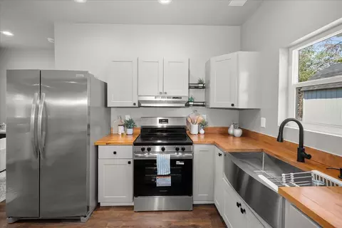 Kitchen - 7312 E 4th Ave, Spokane Valley, WA 99212 photo 3 of 3