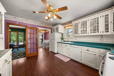 Kitchen - 1024 E Overbluff Rd, Spokane, WA 99203 photo 3 of 3