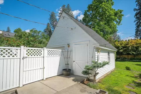 Exterior - 1024 E Overbluff Rd, Spokane, WA 99203 photo 12 of 18