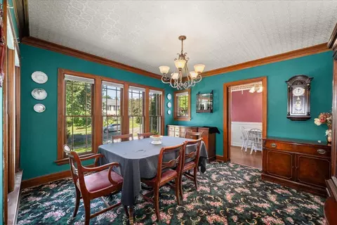 Dining - 1024 E Overbluff Rd, Spokane, WA 99203 photo 2 of 3
