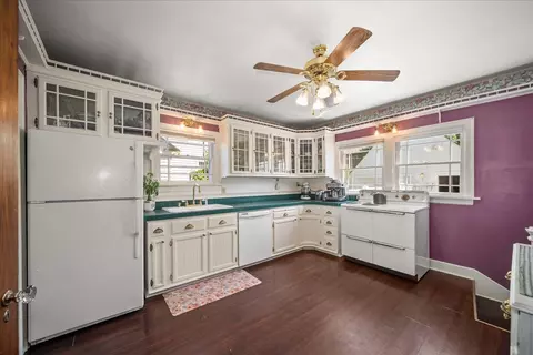 Kitchen - 1024 E Overbluff Rd, Spokane, WA 99203 photo 2 of 3