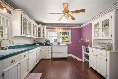 Kitchen - 1024 E Overbluff Rd, Spokane, WA 99203 photo 1 of 3