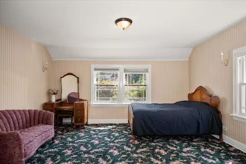 Bedroom - 1024 E Overbluff Rd, Spokane, WA 99203 photo 1 of 5