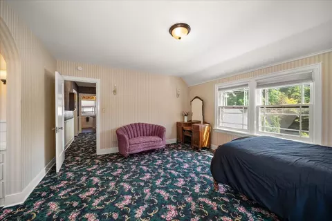 Bedroom - 1024 E Overbluff Rd, Spokane, WA 99203 photo 2 of 5