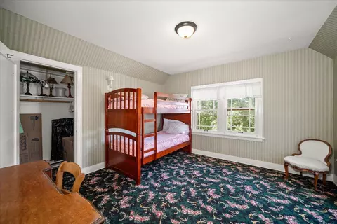 Bedroom - 1024 E Overbluff Rd, Spokane, WA 99203 photo 5 of 5