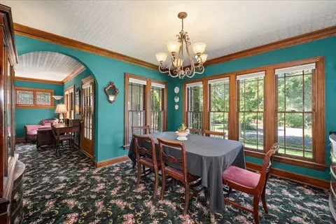 Dining - 1024 E Overbluff Rd, Spokane, WA 99203 photo 1 of 3