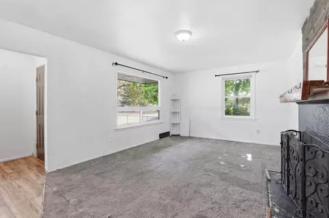 Living - 13019 E 8th Ave, Spokane Valley, WA 99216 photo 2 of 3