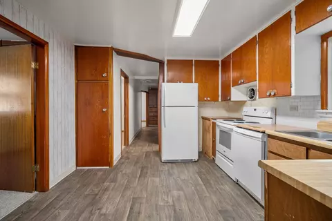 Kitchen - 11216 E 4th Ave, Spokane Valley, WA 99206 photo 3 of 3