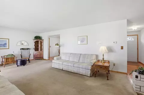 Living - 10015 E 18th Ave, Spokane Valley, WA 99206 photo 3 of 5