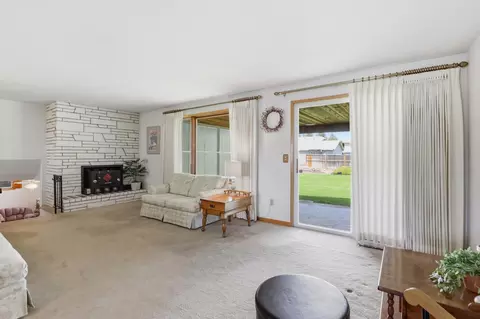 Living - 10015 E 18th Ave, Spokane Valley, WA 99206 photo 2 of 5