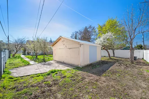 Exterior - 2227 E 4th Ave, Spokane, WA 99202 photo 6 of 7