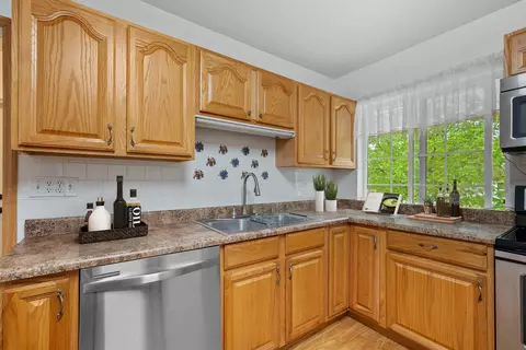 Kitchen - 2227 E 4th Ave, Spokane, WA 99202 photo 3 of 3