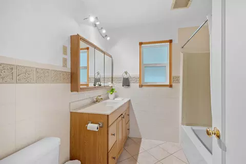 Bath - 2227 E 4th Ave, Spokane, WA 99202 photo 1 of 2