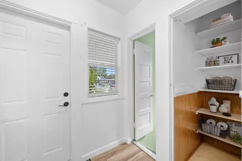 Entry Way - 2227 E 4th Ave, Spokane, WA 99202 photo 2 of 2