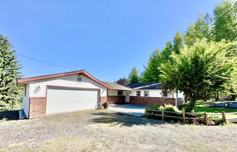 147 N Lindsey St, Tekoa, WA 99033
