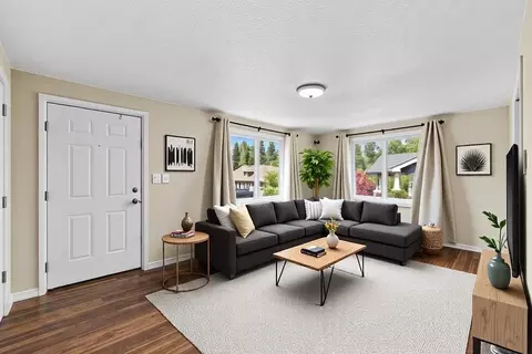 Living - 527 E 8th Ave, Spokane, WA 99202 photo 1 of 5