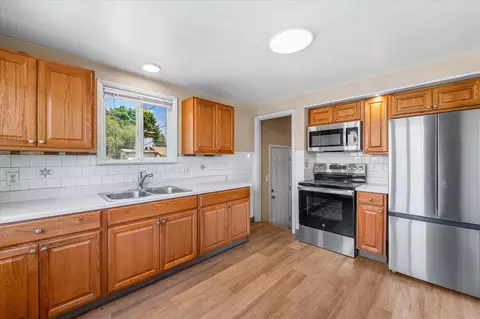 Kitchen - 527 E 8th Ave, Spokane, WA 99202 photo 2 of 4