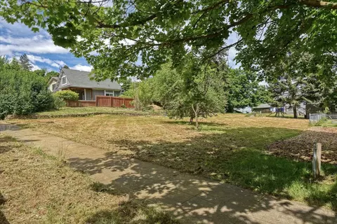2013 E 14th Ave, Spokane, WA 99202 photo 2